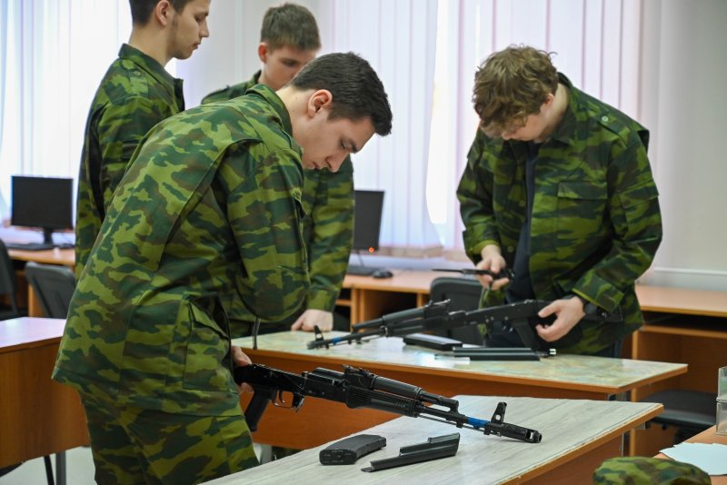 В минувшую пятницу, в нашем колледже студенты 1 курса отрабатывали практическую часть учебных сборов