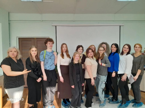 Желаем Вам неиссякаемой жизненной энергии, новых креативных проектов,успешной реализации всех намеченных планов и, конечно, достойных результатов на благо нашего города!