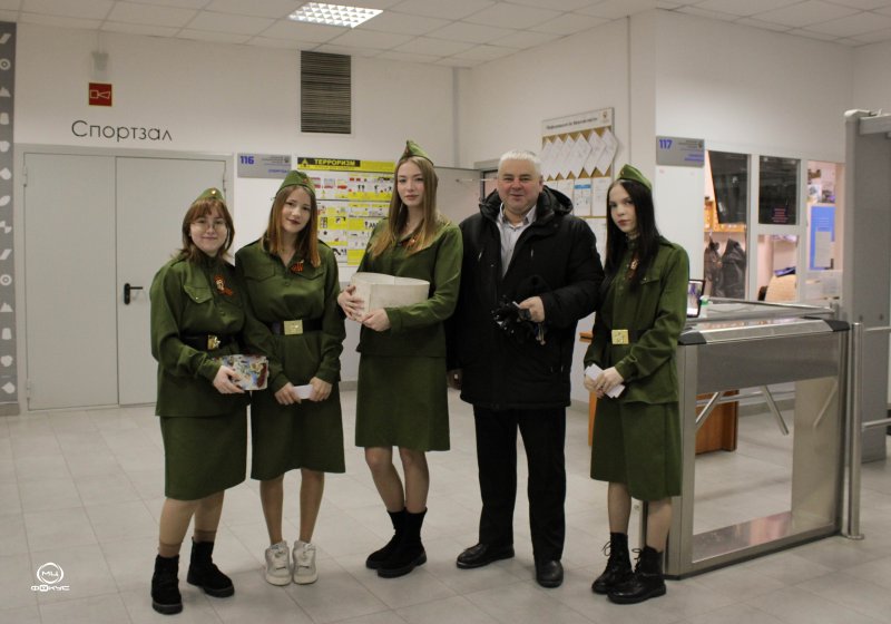 А предпраздничное утро в Няганском Технологическом Колледже началось с ярких поздравлений наших защитников!