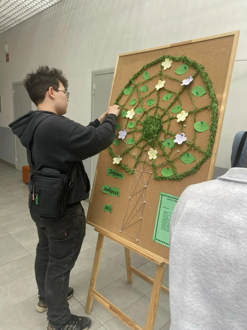 «Дерево добрых дел» + День комплиментов = две акции, одна цель — атмосфера поддержки в колледже!