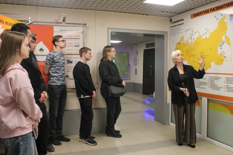Шаг в прошлое, взгляд в будущее: студенты Няганского технологического колледжа в Музее Нефти и Газа!